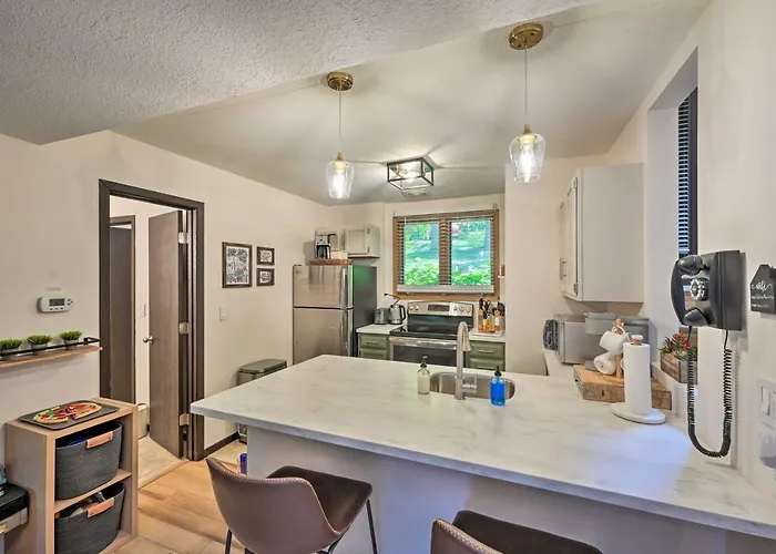 Family-friendly Townhome With Community Pools