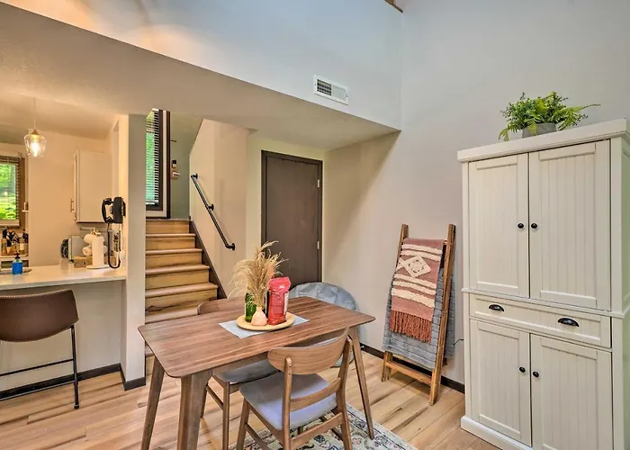 Family-friendly Townhome With Community Pools