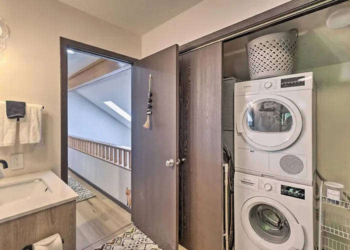 Family-friendly Townhome With Community Pools